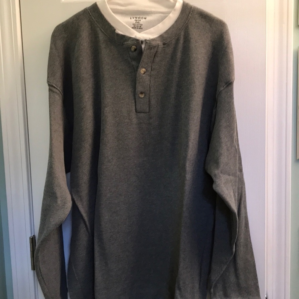 Men’s light gray shirt